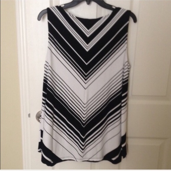 WHBM V-Neck Layered Tank 🔻 - Picture 2 of 5